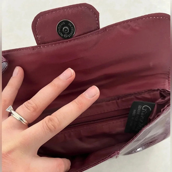 Giannini/ Clutch/ Burgundy faux leather and metal ring detail - Picture 7 of 8